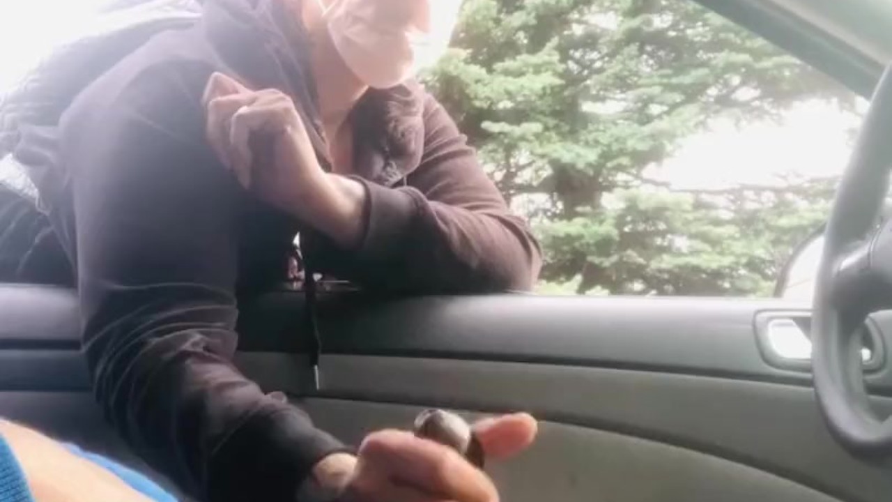 BBC Dick Flash! Stroking in Car during Quarantine gets Caught!