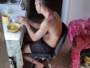 I have lunch at home for the weekend. 7/16