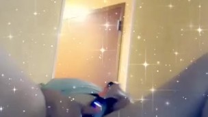 Cute girl gets bored in motel. Anal vibrator? Maybe later. Hitachi wand 