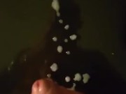 Gran cazzo e bella schizzata.....