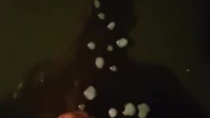 Gran cazzo e bella schizzata.....