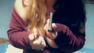 Damcing, smoming tits 