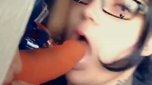 Engasgando no meu vibrador 