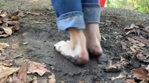 Mud barefoot in jeans 