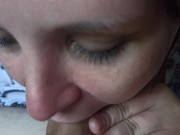 Сводная  делает глубокий миньет и слизывает сперму 4/16