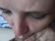 Сводная  делает глубокий миньет и слизывает сперму 5/16