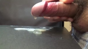 スライムみたいな特濃精液を吐き出す粗末なちんこ君。