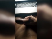 ГОРЯЧИЙ ПАРЕНЬ СТОНЕТ, ПОКА ДРОЧИТ / МАССИВНЫЙ ЧЛЕН - Screenshot 7 of 16 - Orgasm