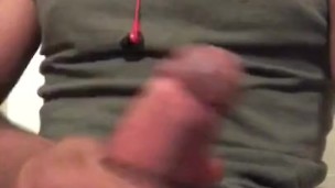 Hairy stud blows fat load