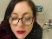 Horny Milf Pisses In The Bathtub 9/16