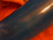 Nicoletta gioca con questi grandi palloncini fino a venire in un fantastico orgasmo 15/16