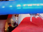 Nicoletta gioca con questi grandi palloncini fino a venire in un fantastico orgasmo 16/16