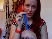 Nicoletta gioca con questi grandi palloncini fino a venire in un fantastico orgasmo 2/16