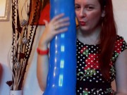 Nicoletta gioca con questi grandi palloncini fino a venire in un fantastico orgasmo 6/16