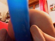 Nicoletta gioca con questi grandi palloncini fino a venire in un fantastico orgasmo 9/16