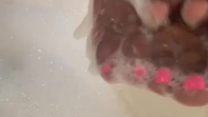 COME JOIN MY BUBBLE BATH AND MASSAGE MY FEET