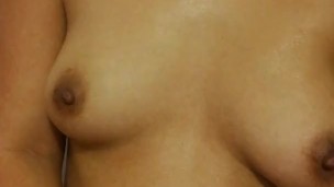 Me toco mientras estoy sola