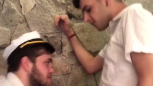 Me exprime la leche y me la escupe en la boca porno en español - Seba Terry