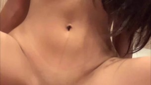 Espalhe sua buceta de barbear molhada e depois foda-se