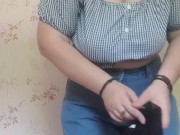 Une bbw essaie des vêtements 7/16