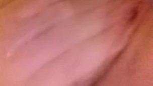 Masturbating my wet p****