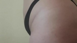 Me Desvisto y Muestro Mi Cuerpo
