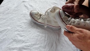 Cum on her converse