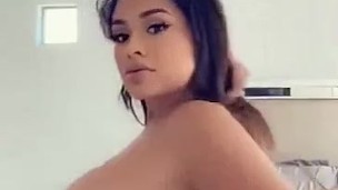 Alva Jay rubbing her naked juicy body with body lotion