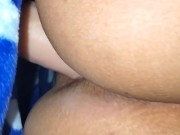 MUJER CALIENTE SE MASTURBA CON CONSOLADOR