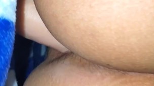 MUJER CALIENTE SE MASTURBA CON CONSOLADOR