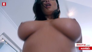 Sexy model Alyssia Kent lässt sich gern den Arsch vollspritzen! (GERMAN)