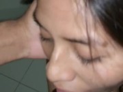 Mi novio me hace garganta profunda y casi me ahogo 10/16