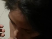 Mi novio me hace garganta profunda y casi me ahogo 15/16