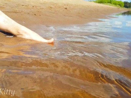  FINGERING ON A PUBLIC BEACH AND GETS A REAL COOL ORGASM - TIGHT PUSSY PLAYSKITTY ULTRA HD 4K