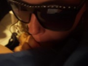 Salope à lunette de soleil, suce hummm