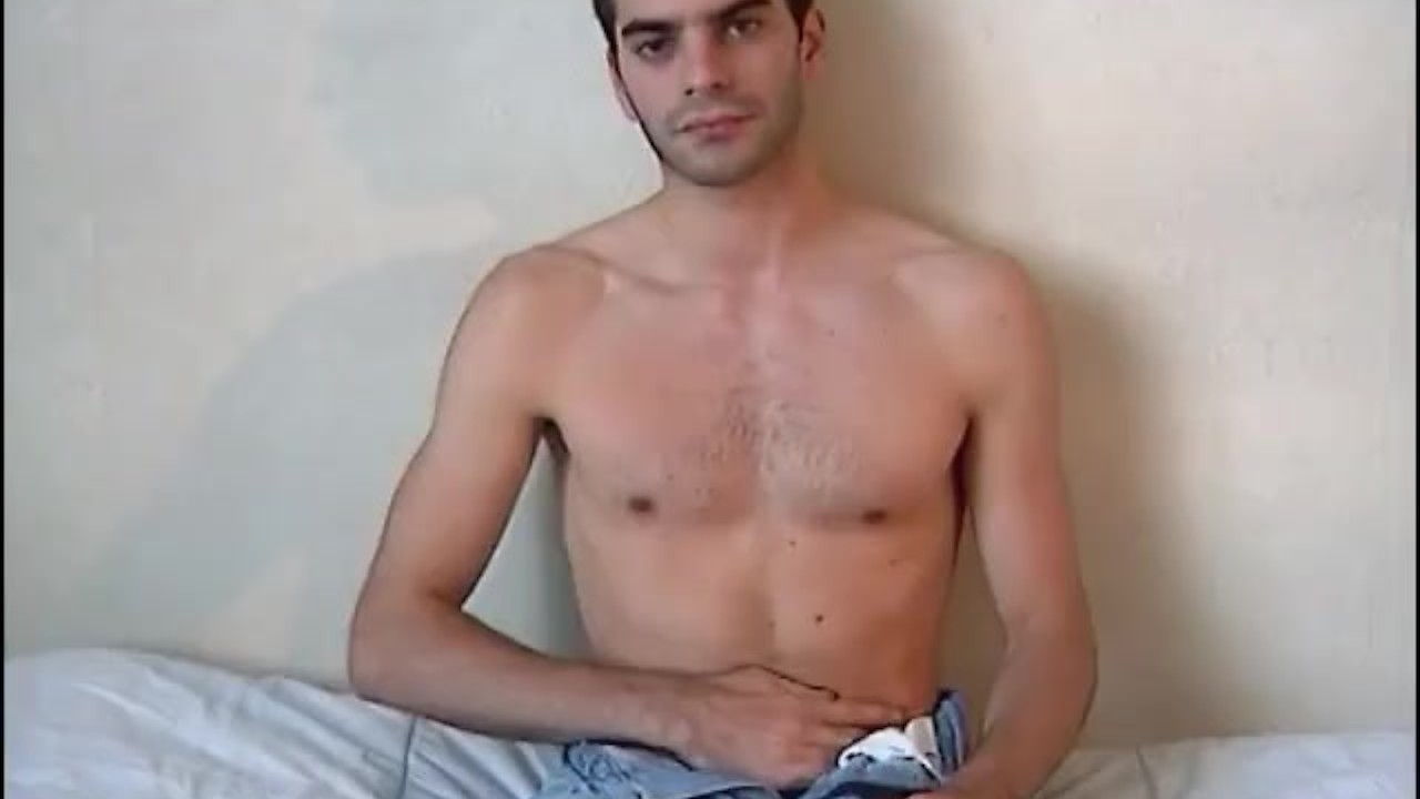 Crisis : True str8 guy need money : he played in gay porn despite of him. - RedTube