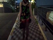 Девушка в мини платье светит своими прелестями в супермаркете. - Screenshot 1 of 16 - HD