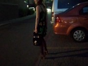 Девушка в мини платье светит своими прелестями в супермаркете. - Screenshot 4 of 16 - Kink