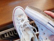 Cumming on her Converse