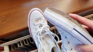 Cumming on her Converse