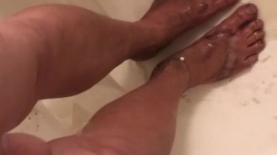 Nash Freer pisses on his dirty feet