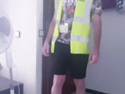 Me follo bien duro al repartidor de amazon