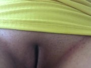  мастурбирует свою киску крупным планом и сладко стонет 3/16