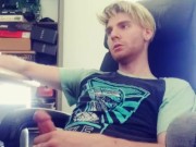 Jacks Head like a  left shaking while cumming