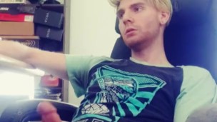 Jacks Head like a left shaking while cumming