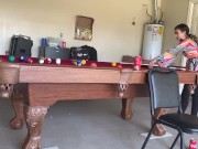 diosaera y Zeus tratando de tener sexo en la mesa de billar 