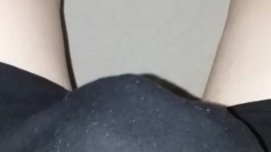 Masturbando, rimming e batendo enquanto geme para o papai