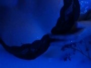 Красивая дрочка в ванной полной молока - Screenshot 15 of 16 - Hips