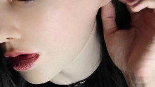 4K Female mask movement