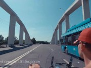 Голая девушка на мотоцикле. Топлесс в городе 5/16